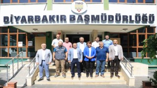 AK Partili Kepolu Ataman ve beraberindekiler çiftçinin TMO sorununu çözdü