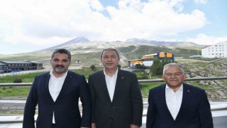 Akar ile Büyükkılıç, Erciyes Yüksek İrtifa Kamp Merkezinde incelemelerde bulundu