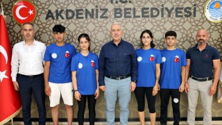 Akdeniz'in kick boks sporcuları madalyalarla döndü