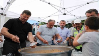 Akyazıda 7 bin kişilik aşure ikramı yapıldı