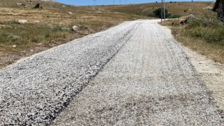 Akyurtta sathi kaplama asfalt çalışması başladı
