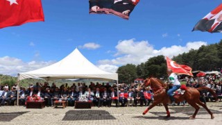 Efkan Ala, Kültür Sanat ve Bal Festivali'ne katıldı