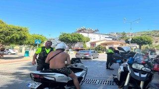 Alanyada polis ekiplerinden motosiklet denetimi