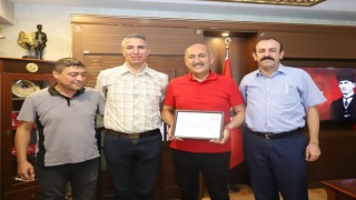 Alevilerin takdirini toplayan MHPli belediye başkanına teşekkür beratı
