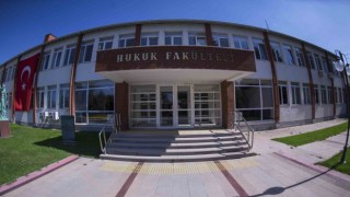 Anadolu Üniversitesi Hukuk Fakültesi adalet sistemine nitelikli mezunlar kazandırıyor