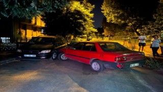 Ankarada park halindeki araca çarpan sürücü olay yerinden kaçtı