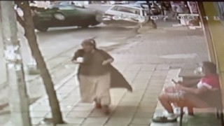 Anne ve kızı emniyet kemeri sayesinde devrilen araçtan yara almadan çıktı