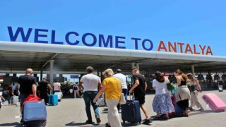 Antalya Havalimanında tarihi yoğunluk