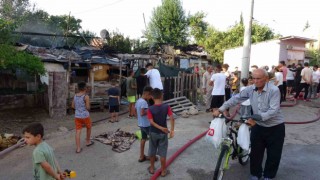 Antalyada 2 müstakil ev yangında küle döndü