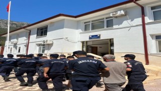 Antalya'da düzensiz göçmen operasyonu: 7 gözaltı