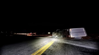 Antalyada tır devrildi: 1 yaralı