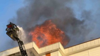 Apartmanda yangın paniği: Bina sakinleri tahliye edildi, mahsur kalan 1 çocuk kurtarıldı