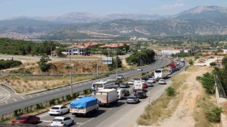 Araç kuyruğunun ucu sonu yok