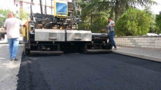 Asfalt işçilerinin 180 derece sıcakla mücadelesi