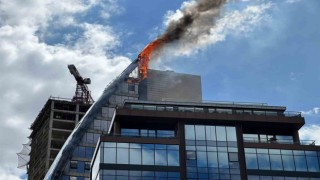 Ataşehirde 17 katlı iş merkezinde yangın