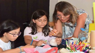 Atık malzemelerden kostüm dikecekler