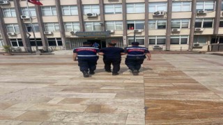 Aydında aranan şahıslar jandarmadan kaçamadı