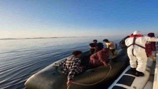 Ayvalık açıklarında 13 düzensiz göçmen kurtarıldı