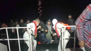 Ayvalık açıklarında 65 düzensiz göçmen kurtarıldı