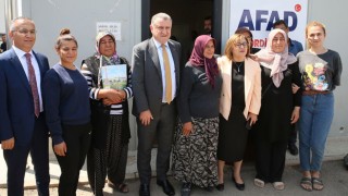 Bakan Bak, Gaziantep'teki Depremzedelerle Buluştu