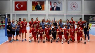 Bakan Osman Aşkın Baktan milli voleybolculara tebrik mesajı