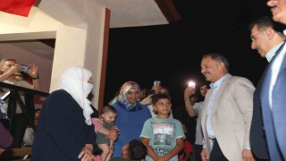 Bakan Özhaseki evleri tamamlanan depremzedeleri ziyaret etti.