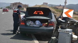 Bariyerlere çarpan otomobil hurdaya döndü: 1 yaralı