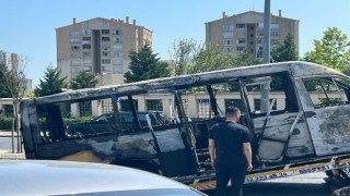 Başakşehirde yolcu minibüsü alev topuna döndü