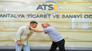 Başkan Ali Bahardan başpehlivana ‘El ense