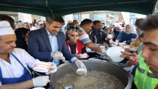 Başkan Arıkandan vatandaşlara aşure ikramı