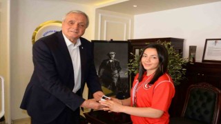 Başkan Bakkalcıoğlu, Bilecikin gururu sporcu Başak Dumanı ağırladı