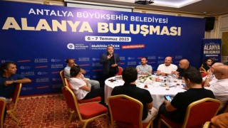 Başkan Böcek, Alanyada turizmcilerle bir araya geldi