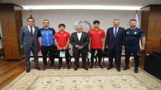 Başkan Büyükkılıç, Avrupa Şampiyonu güreşçiyi ağırladı