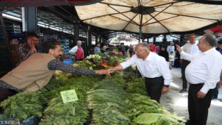 Başkan Büyükkılıç, yenilenen pazar yerinde esnaf ve vatandaşla buluştu