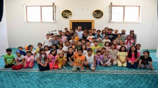 Başkan Çınardan Kuran Kursu öğrencilerine hediye