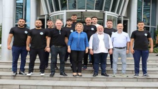 Başkan Hürriyet, İzmitli pehlivanları Kırkpınara uğurladı