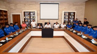 Başkan Sözen şampiyon sporcuları ağırladı