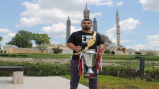 Başpehlivan Zeybek: “Kemeri alacağım ve bu caddede yürüyeceğim demiştim”