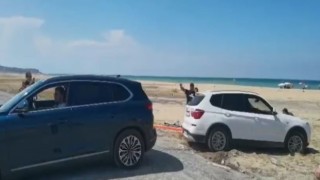 Bataklığa saplanan cipi Togg kurtardı