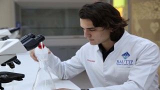 BAU Tıptan öğrencilerine 500 bin liralık bilimsel destek
