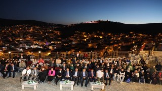 Bayburt Kalesinin tarihi atmosferinde Şair Zihni Şiir Gecesi