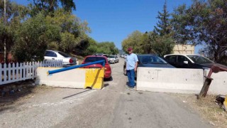 Belediye yolu beton blokla kapattı, karavancılar mahsur kaldı