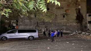 Beyoğlunda metruk binada çökme meydana geldi