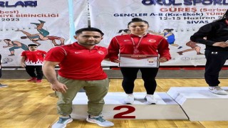 Bilecikli güreşçiden ikincilik madalyası
