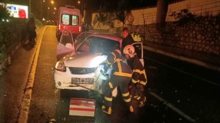 Bilecikte otomobil aydınlatma direğine çarptı: 5 yaralı