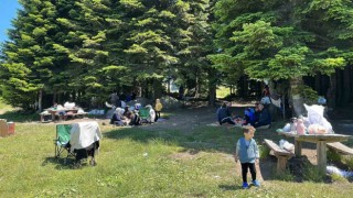 Binlerce vatandaş Uludağa akın etti