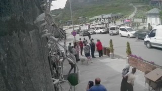 Bisikletiyle araca çarpan çocuk yaralandı