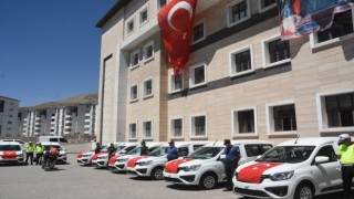 Bitlis Emniyet Müdürlüğüne 20 araç bağışlandı