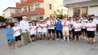 Boy atlayan pehlivan Bozkurta, Manavgatta coşkulu karşılama