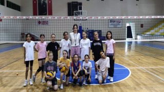 Burhaniyede yaz spor okulları açıldı